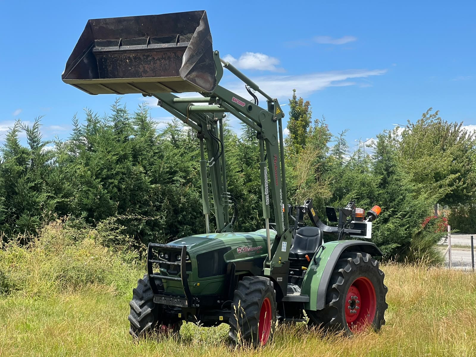 HURLIMAN XE 70 C/CARREGADOR FRONTAL